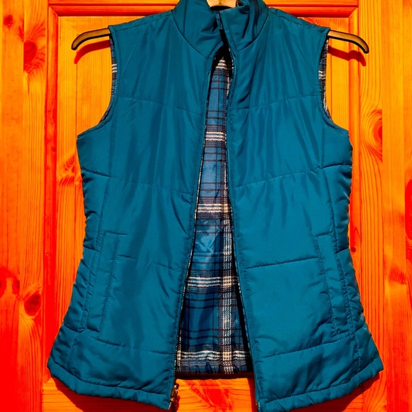 IZOD Reversible Vest - Picture 1 of 3